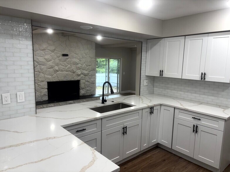 Building Photo - 29621 Fernhill Dr