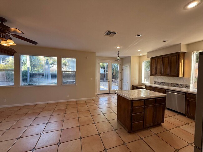 Building Photo - 5 bedrooms located in Redbridge Gated Community!