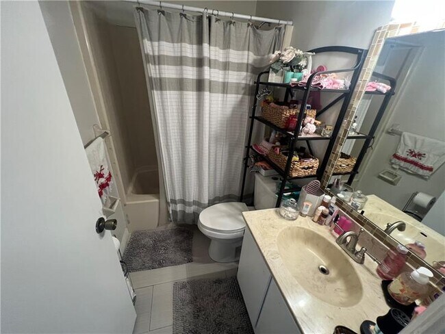 Building Photo - 211 NW 45th Ave