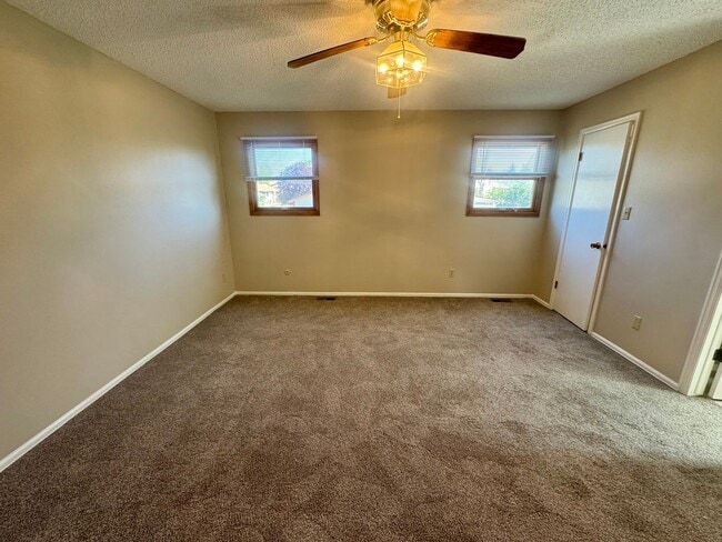 Building Photo - 4 Bedroom Home in Villa Loma-Available NOW
