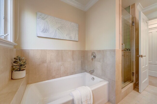 Building Photo - 140 Emerald Estates Ct