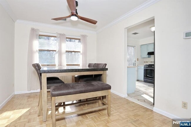 Building Photo - 173 Willowdale Ave