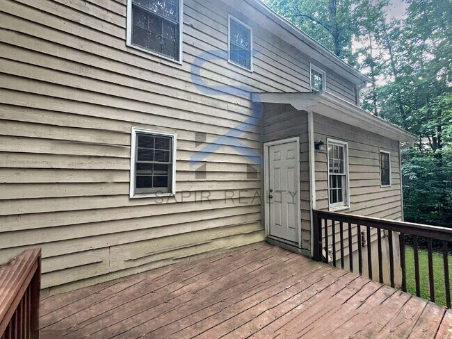 Building Photo - 4125 Maple Ferry Dr