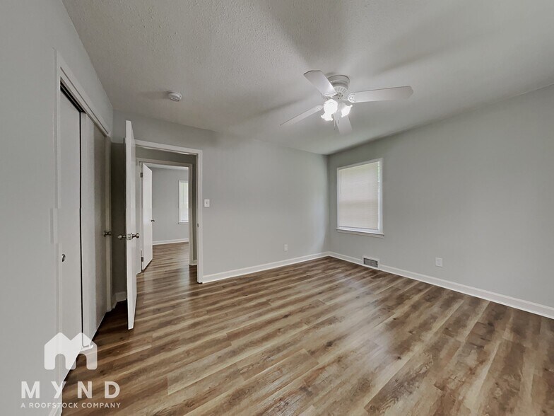 Building Photo - 1439 Sherwood Dr