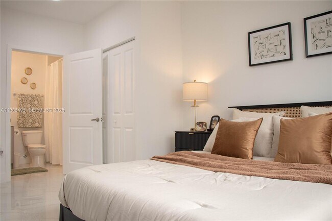 Building Photo - 1453 W 29th St