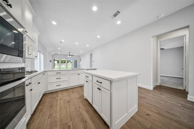 Building Photo - 615 Sand Branch Dr