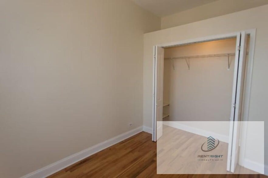 Building Photo - 1411 W Erie St