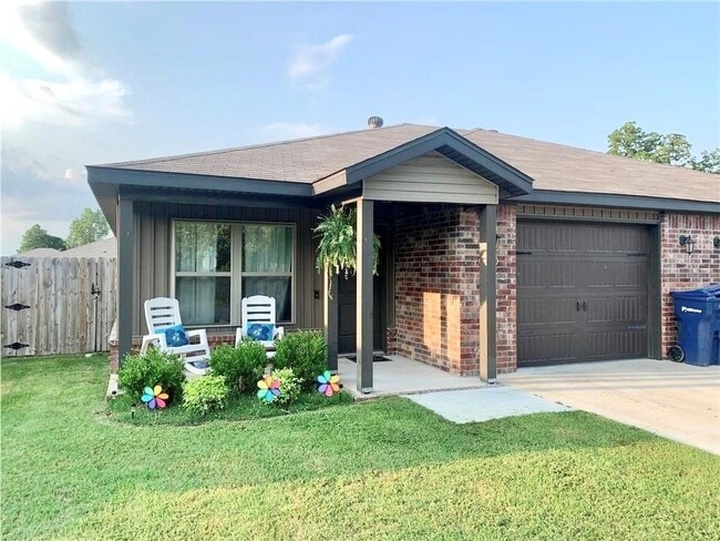 Primary Photo - 1703 E Central St