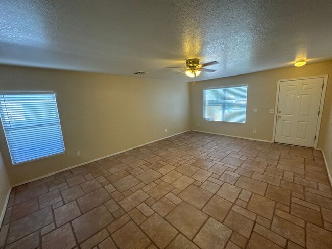 Building Photo - 3 Bedroom - 2 Bath - 1300 Sq. Ft. Home - Tucson