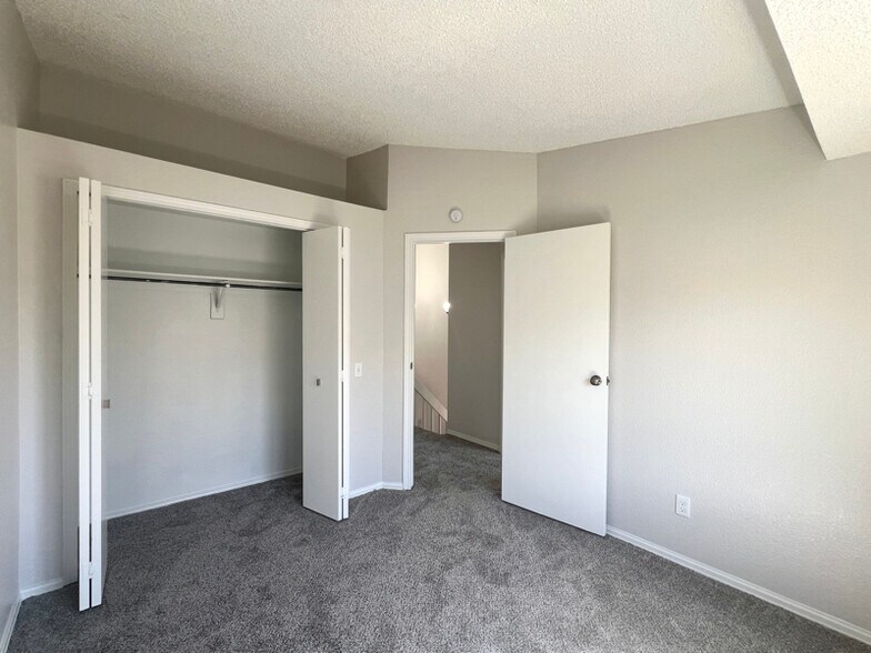 Building Photo - 3903 Smoke Tree Dr