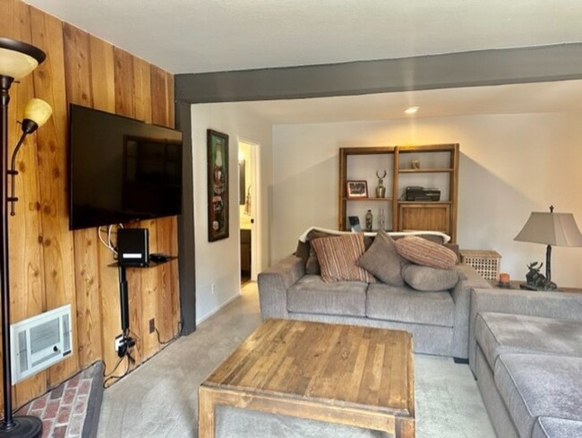 Building Photo - Stunning 2 Bed, 2 Bath Condo at Mammoth Sk...