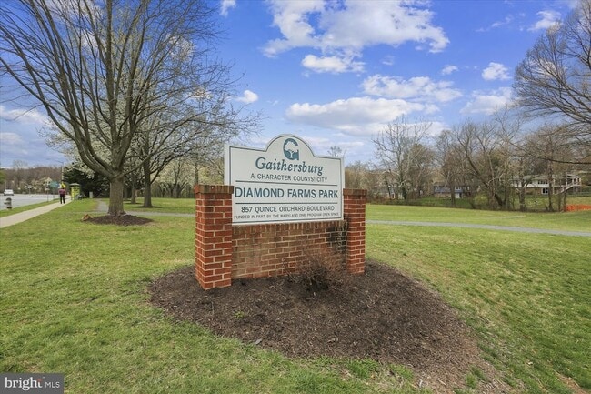 Building Photo - 820 Quince Orchard Blvd