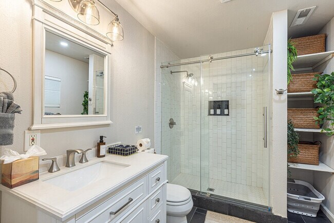 Building Photo - 839 Patchett St