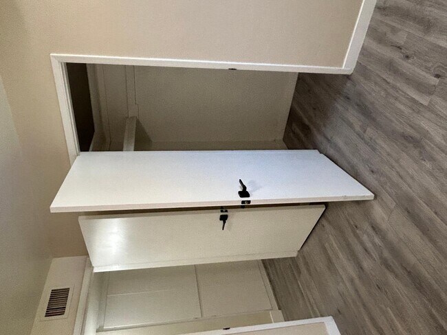 Building Photo - 726 E 3rd Ave