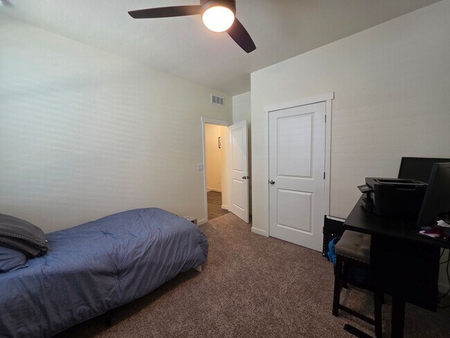 Building Photo - Beautiful Newer Build 3 Bedroom Home in Be...