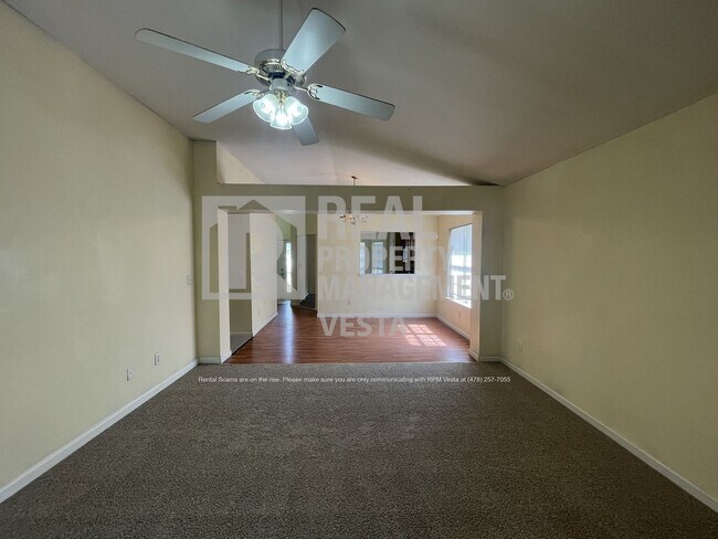 Building Photo - 451 Crabapple Pl