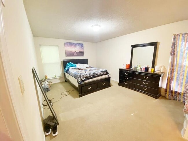 Building Photo - 2801 Millbrook Manor Cir