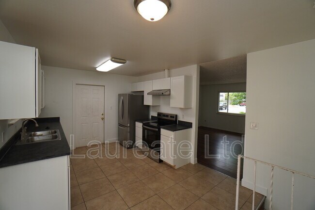 Building Photo - 11536 E Center Dr