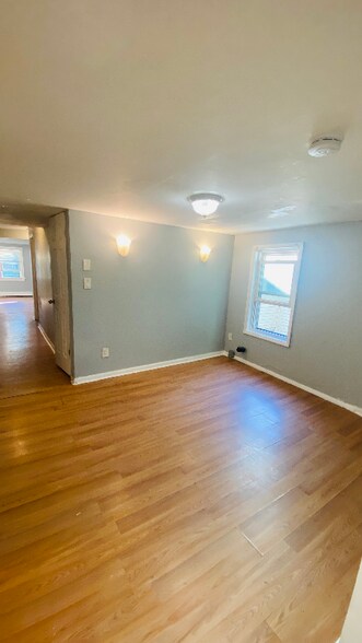 Building Photo - 491 Morris St