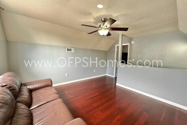 Building Photo - 147 Nicole Ln