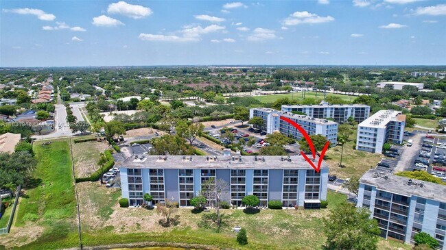 Building Photo - 8720 N Sherman Cir