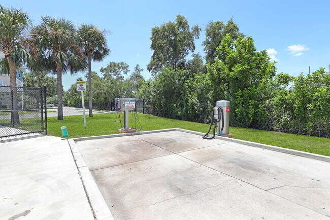 Building Photo - Bradenton 3BR/2BA – Newly Remodeled, 3rd F...
