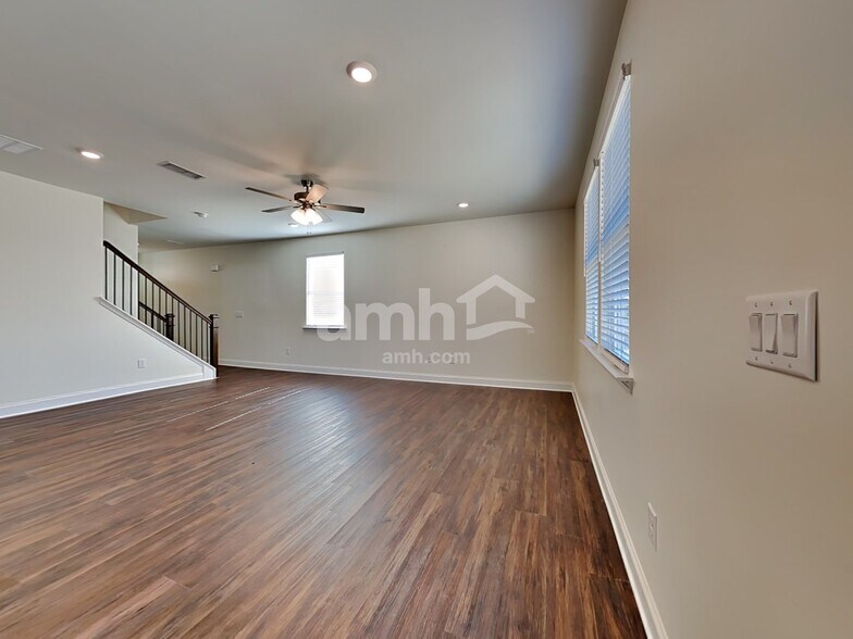 Building Photo - 593 Smt Vw Ln