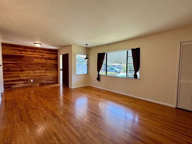 Building Photo - Upgraded, Charming House in La Mesa 2Bd/1Ba, Attached Garage, Large Backyard