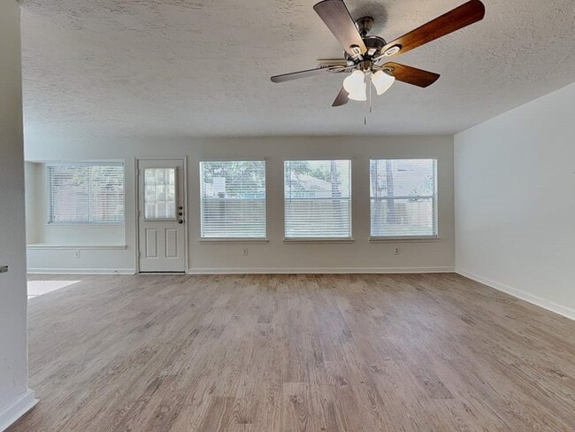 Building Photo - 28631 Hidden Lake W