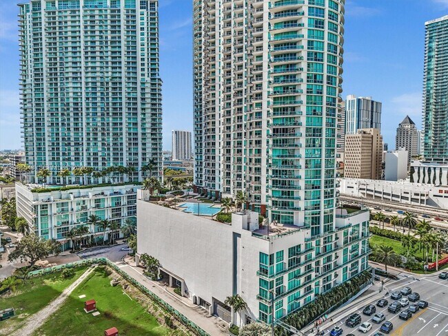 Building Photo - 350 S Miami Ave