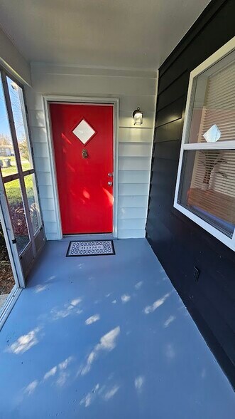 Building Photo - 47 S Brentwood Ave