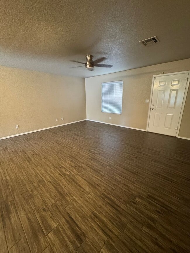 Building Photo - 5727 Pecan Ln