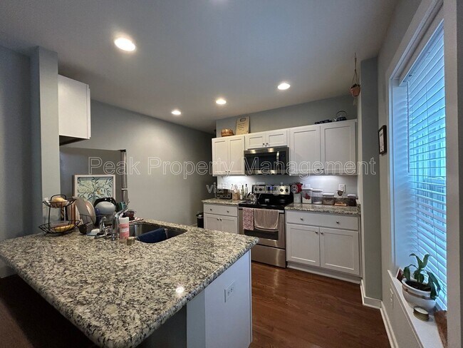 Building Photo - 617 N 32nd St