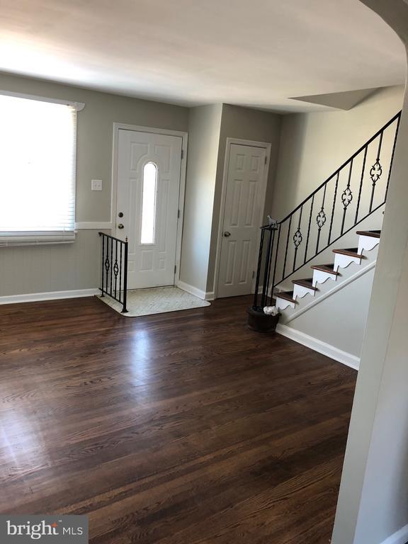 Primary Photo - 8102 Terry St