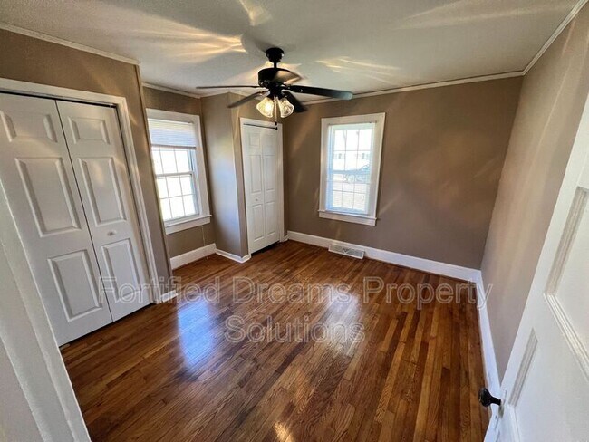 Building Photo - 316 Elmwood Dr
