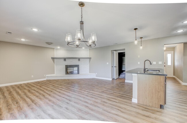 Building Photo - 501 Sequoia St