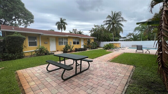 Building Photo - 1301 NE 15th St