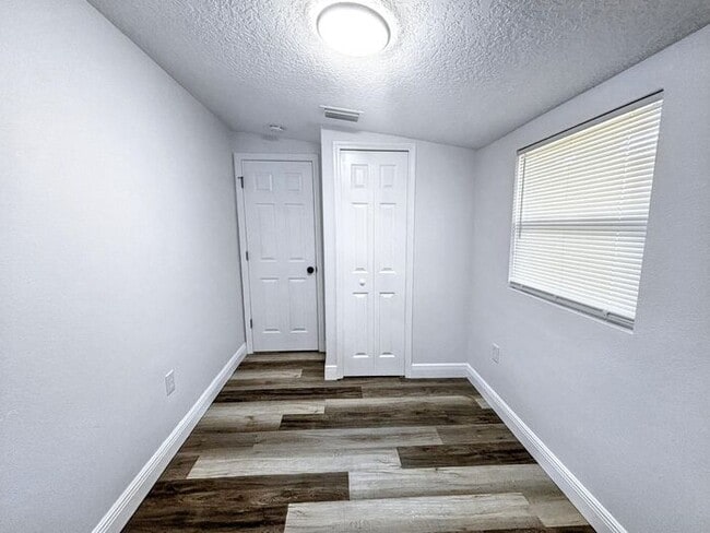 Building Photo - 1326 S Summerlin Ave