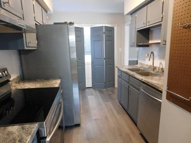 Building Photo - 842 Halifax Cir