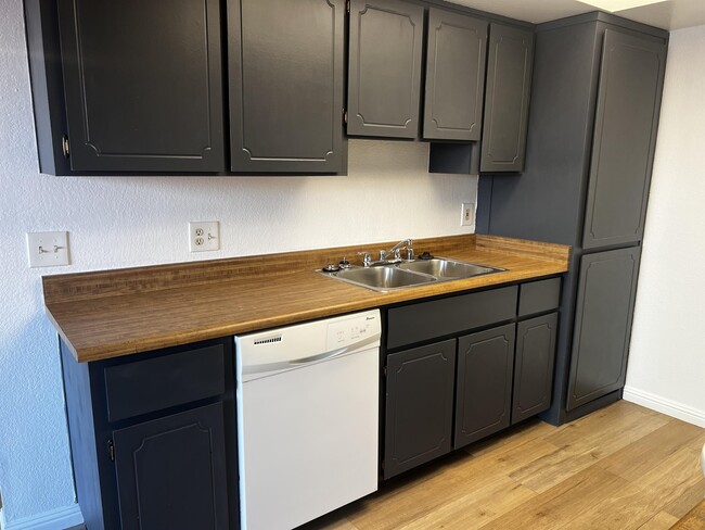 Building Photo - 301 Brookside Ln