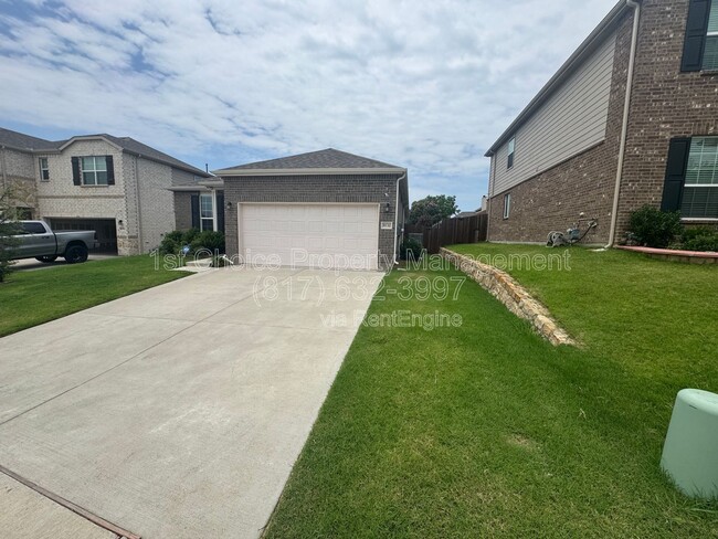 Building Photo - 8132 Cedar Lake Ln