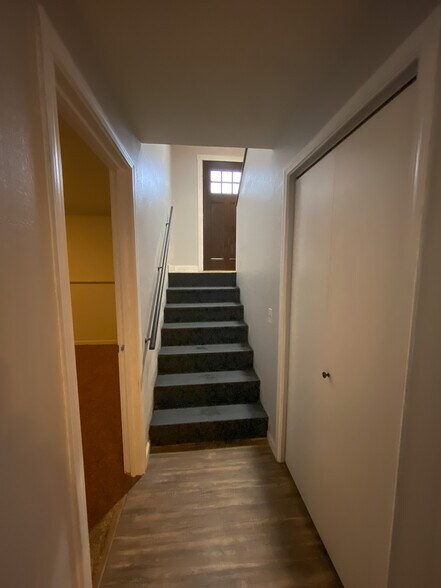 Building Photo - 925 Manzanal St NE