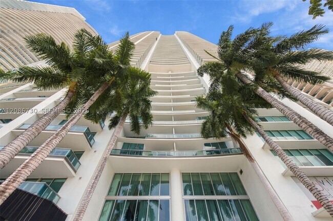 Building Photo - 900 Biscayne Blvd