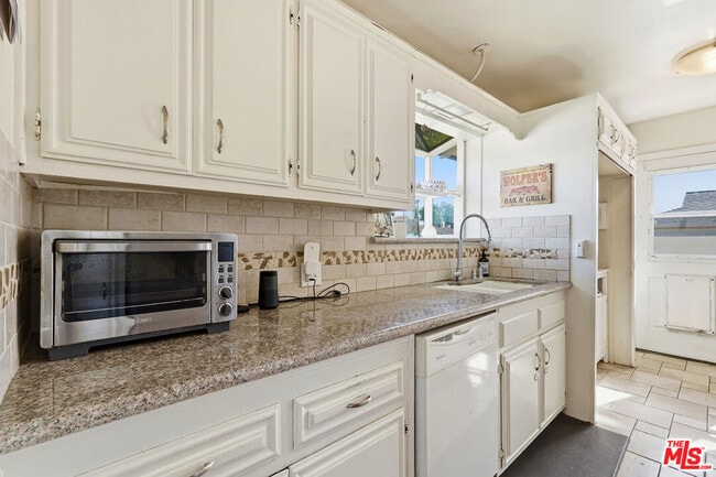 Building Photo - 15203 Yukon Ave