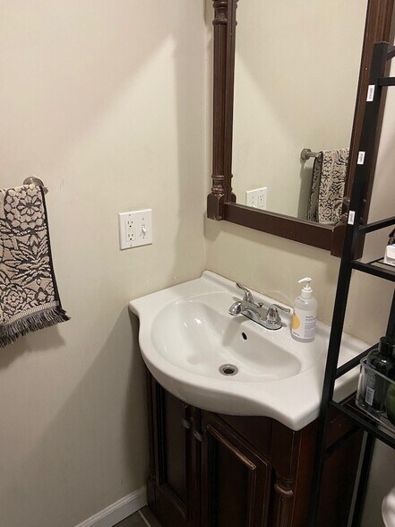 Building Photo - 53 Delle Ave