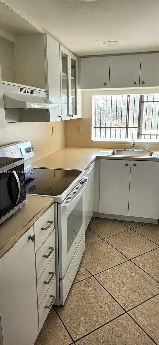 Building Photo - 9440 W Flagler St