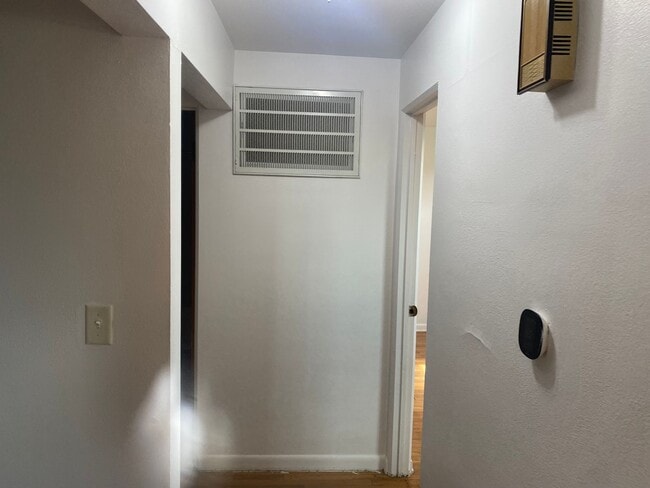 Building Photo - 2516 W Newman Pkwy