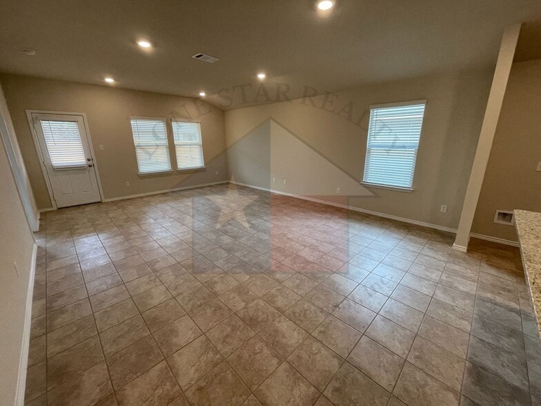 Building Photo - 9601 Murandy Dr