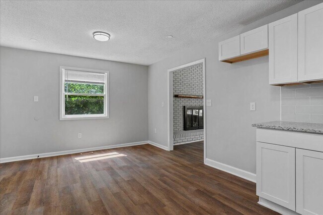 Building Photo - 1844 Brier Ln