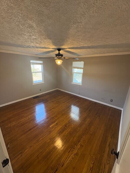 Building Photo - 1230 E 54th St